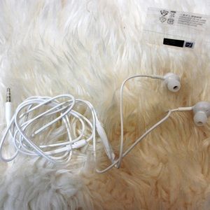 New AKG Wired Earbuds Headphones